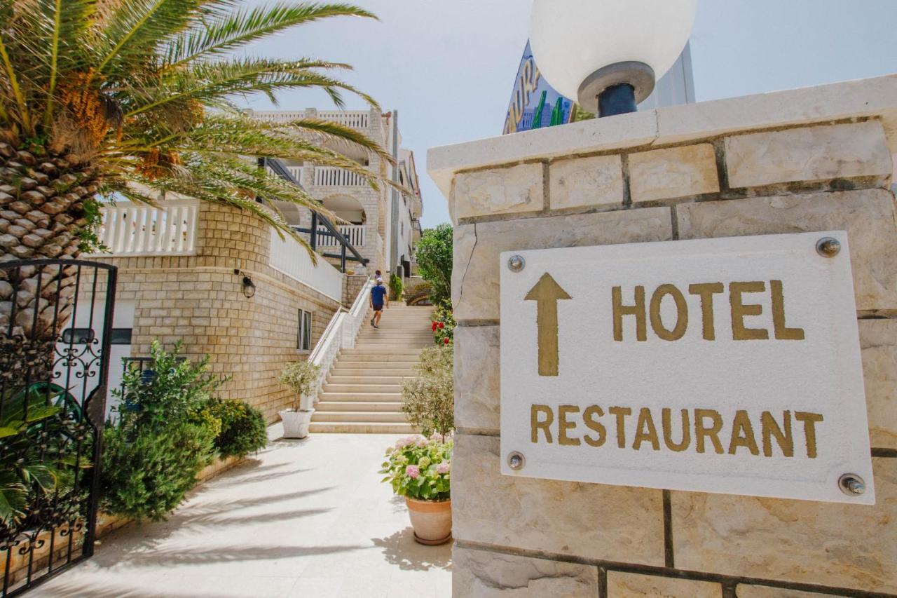 Hotel Vila Tina Arbanija Bagian luar foto