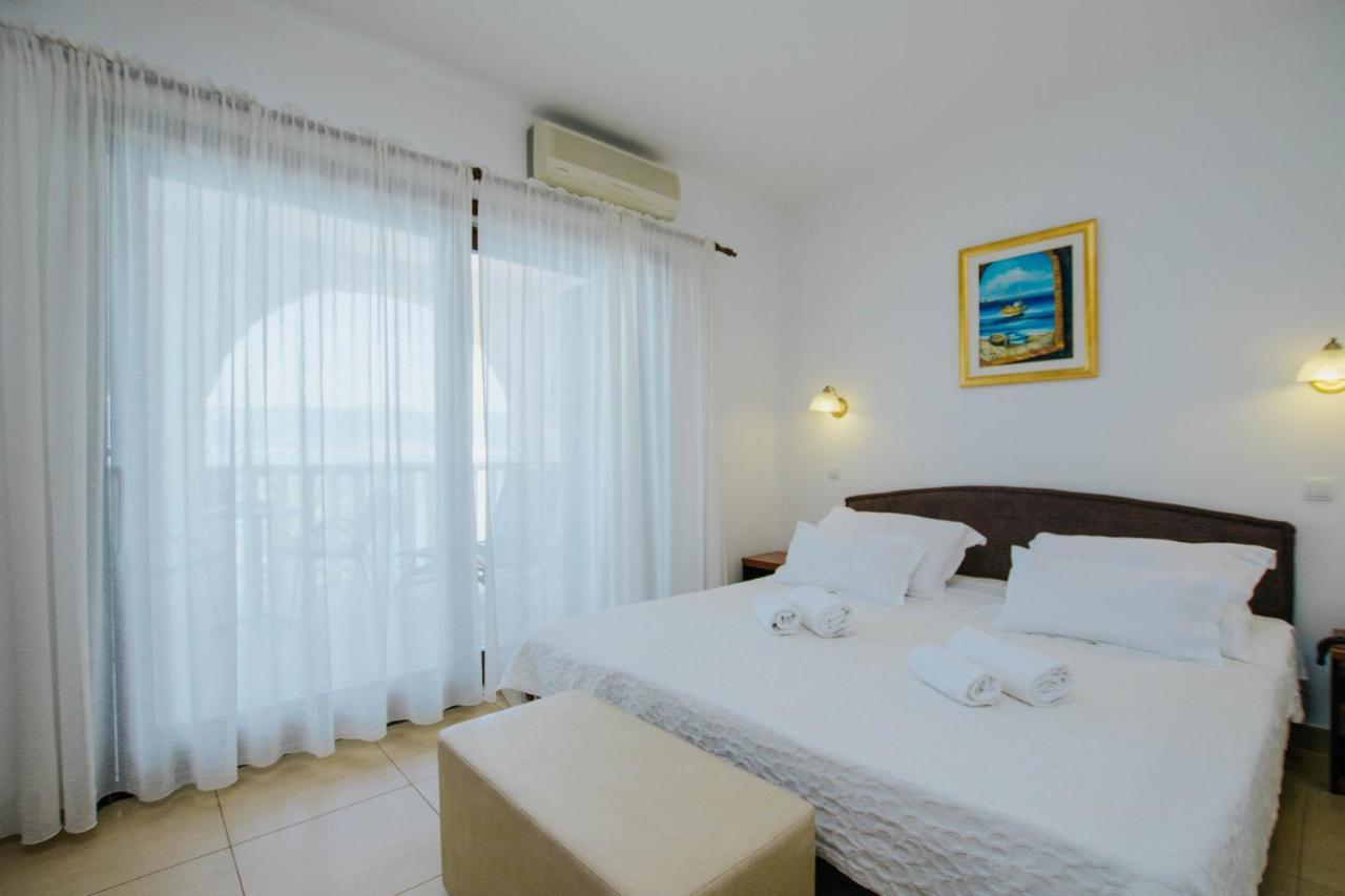 Hotel Vila Tina Arbanija Bagian luar foto