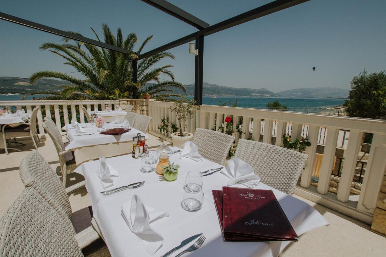 Hotel Vila Tina Arbanija Bagian luar foto
