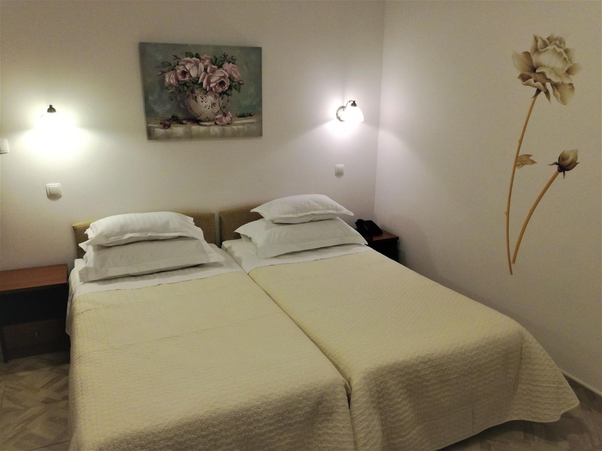 Hotel Vila Tina Arbanija Bagian luar foto