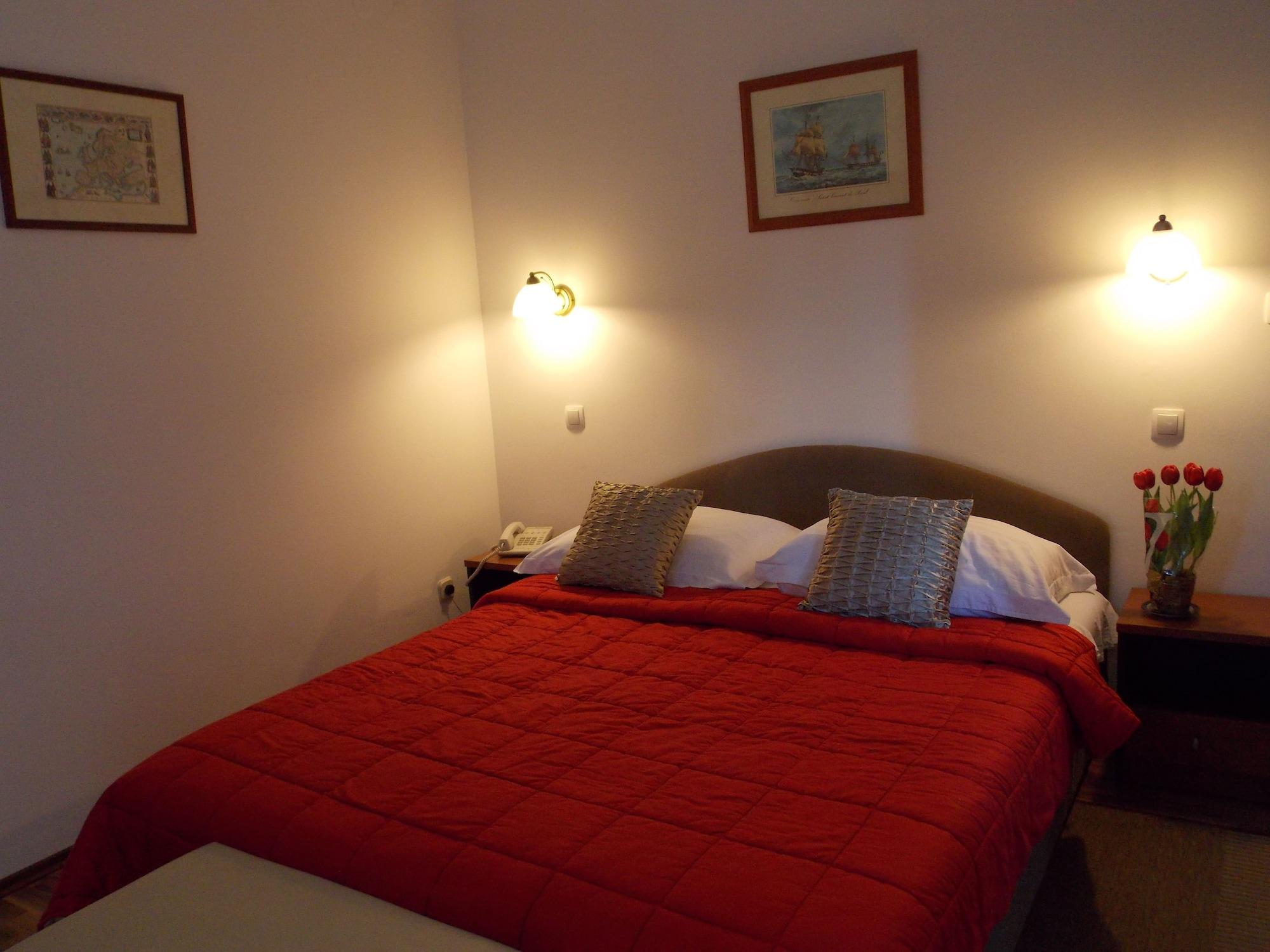 Hotel Vila Tina Arbanija Bagian luar foto