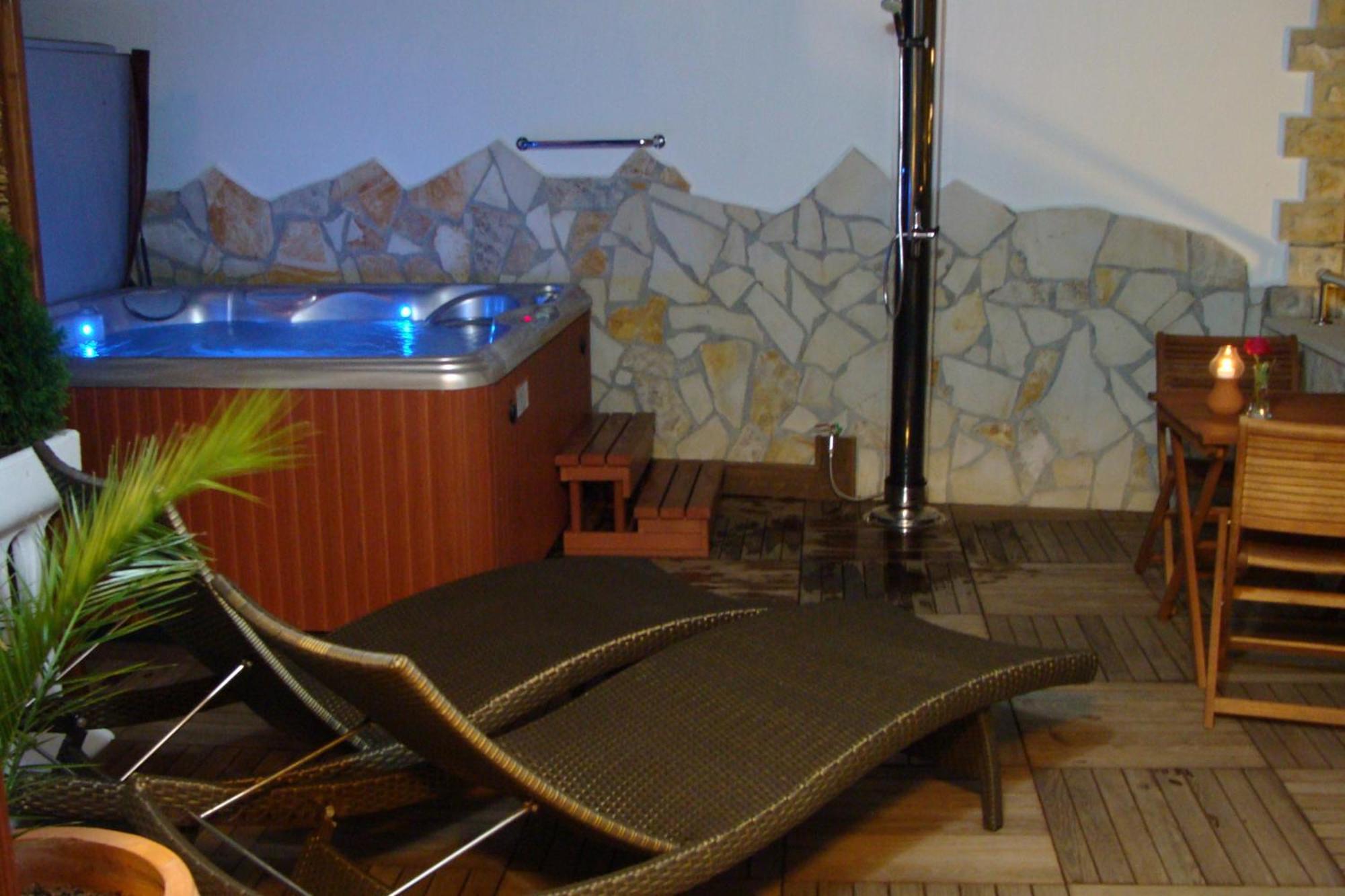 Hotel Vila Tina Arbanija Bagian luar foto