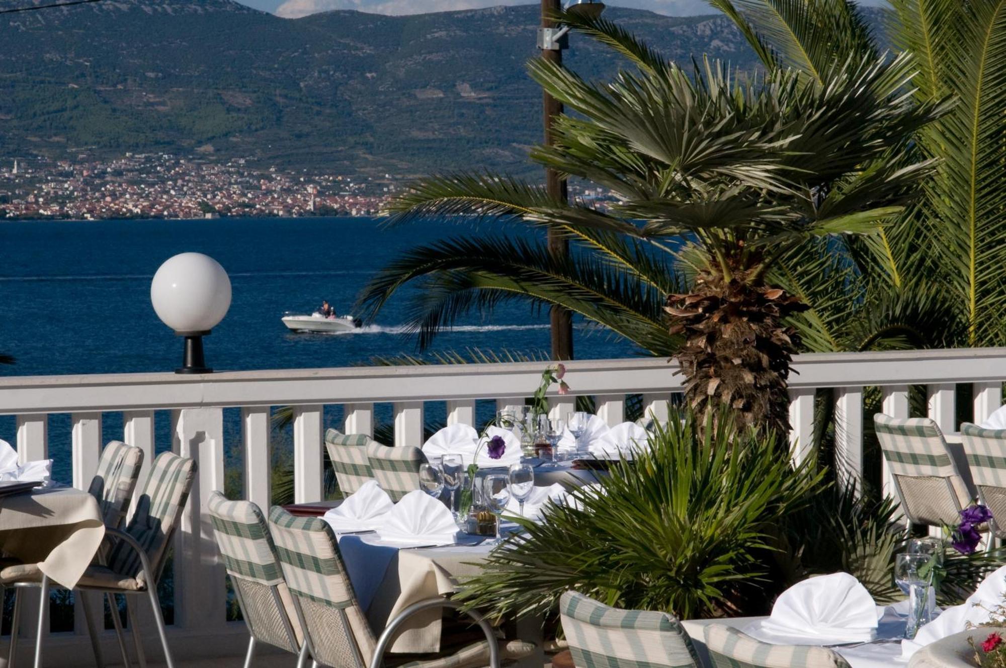 Hotel Vila Tina Trogir Bagian luar foto