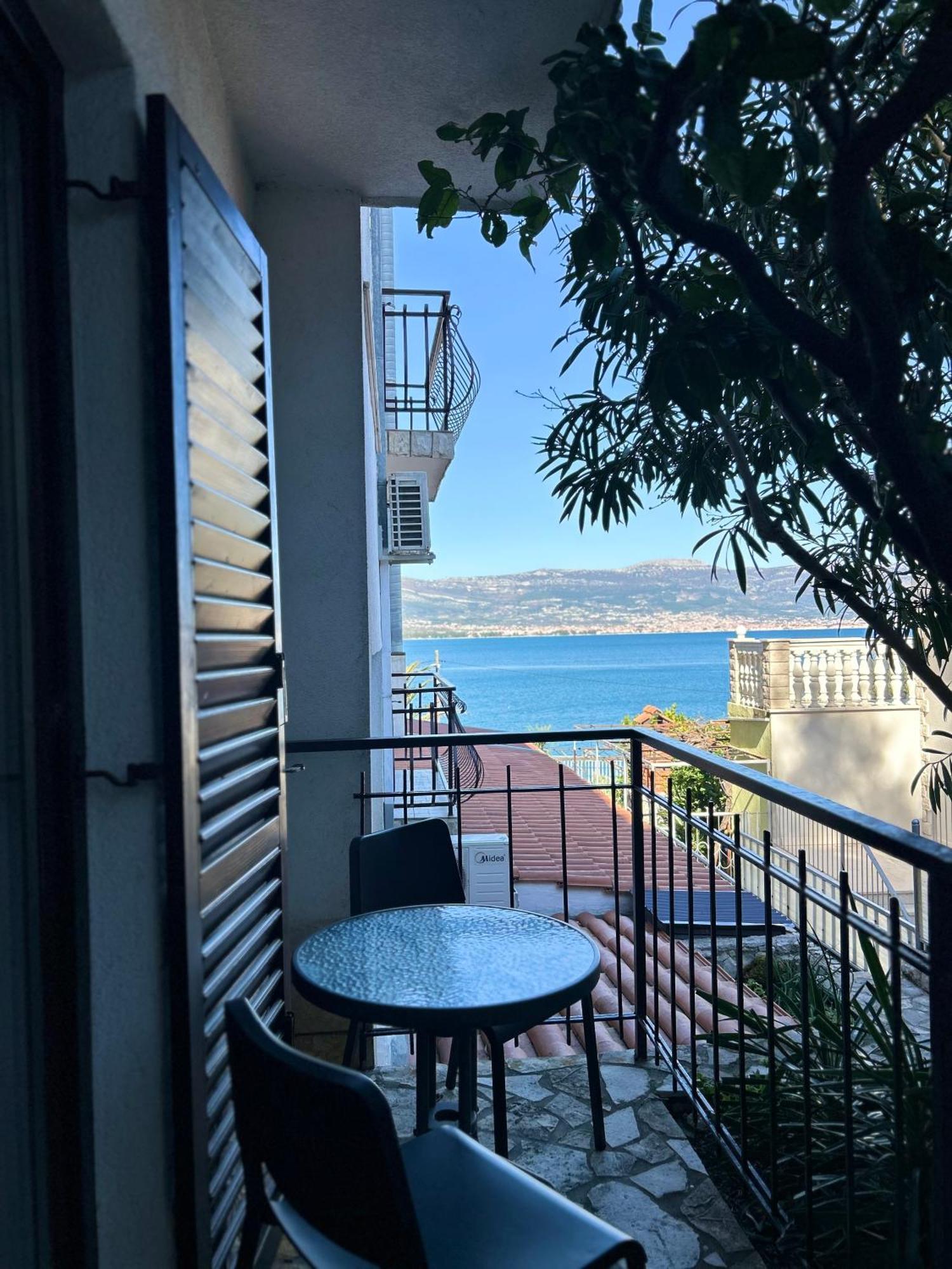 Hotel Vila Tina Arbanija Bagian luar foto