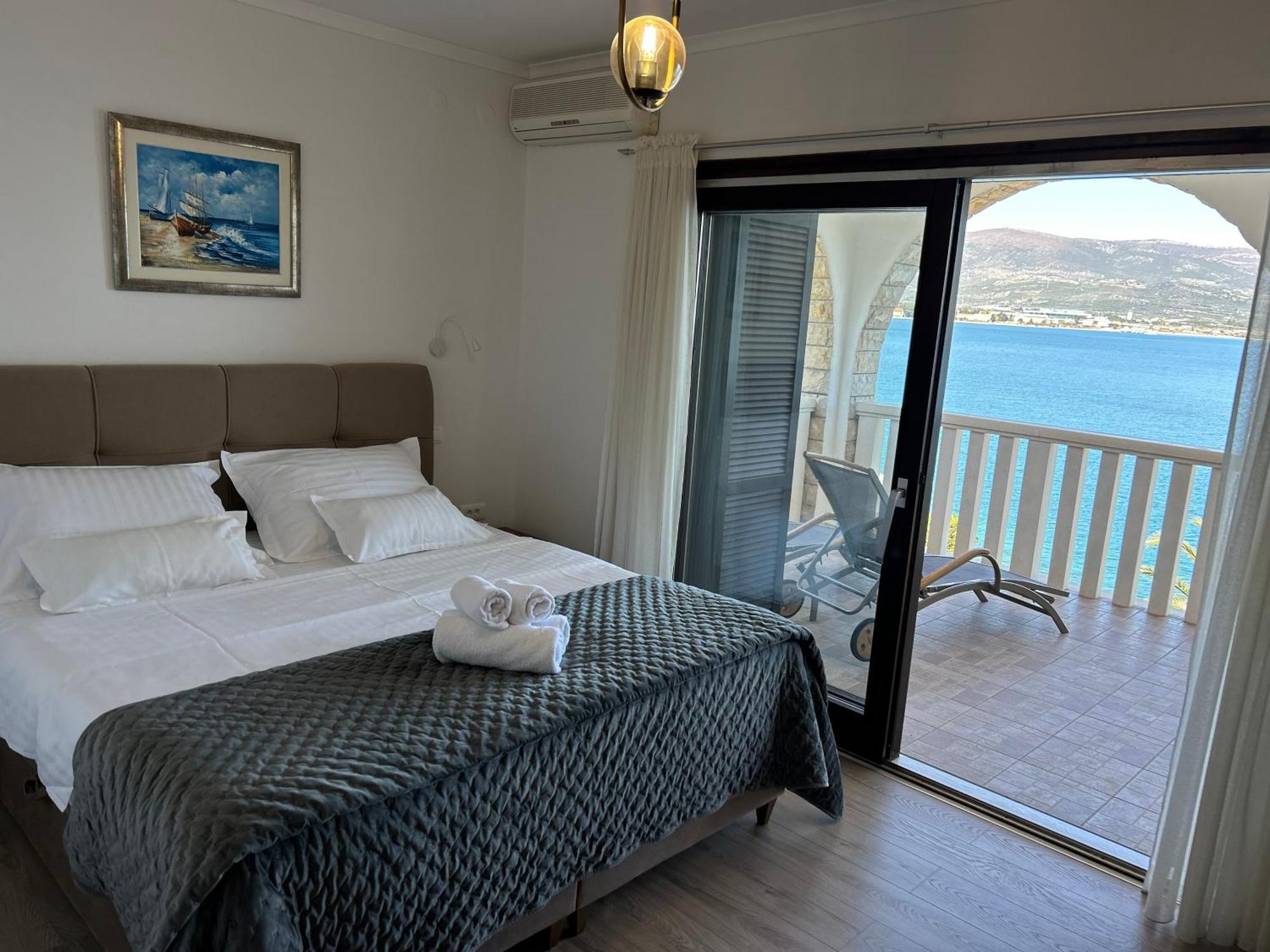Hotel Vila Tina Arbanija Bagian luar foto