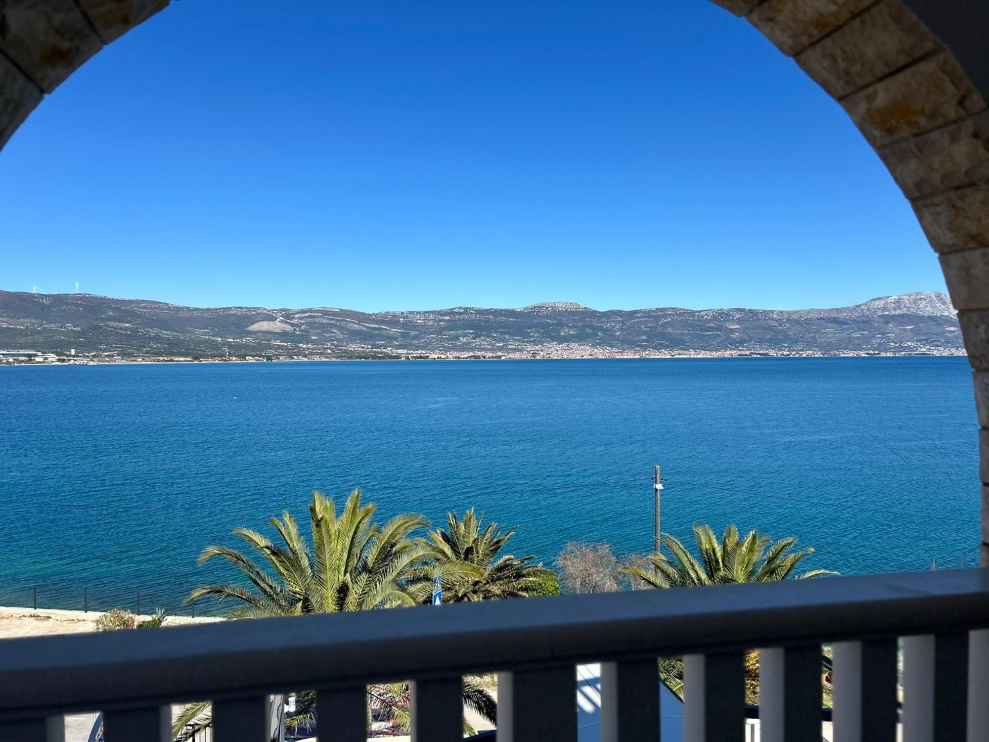 Hotel Vila Tina Arbanija Bagian luar foto
