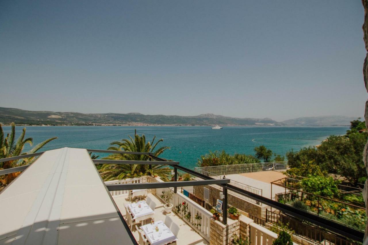 Hotel Vila Tina Arbanija Bagian luar foto