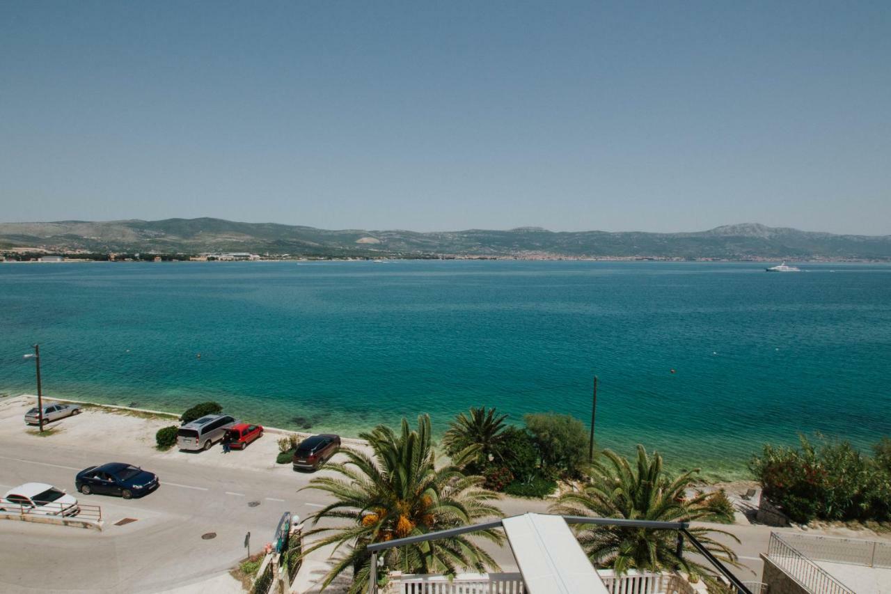 Hotel Vila Tina Arbanija Bagian luar foto