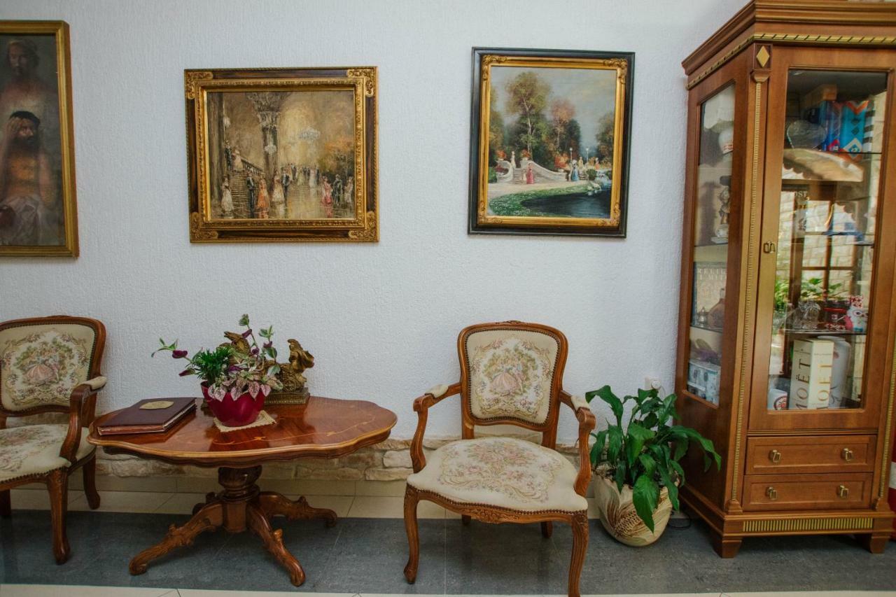 Hotel Vila Tina Arbanija Bagian luar foto