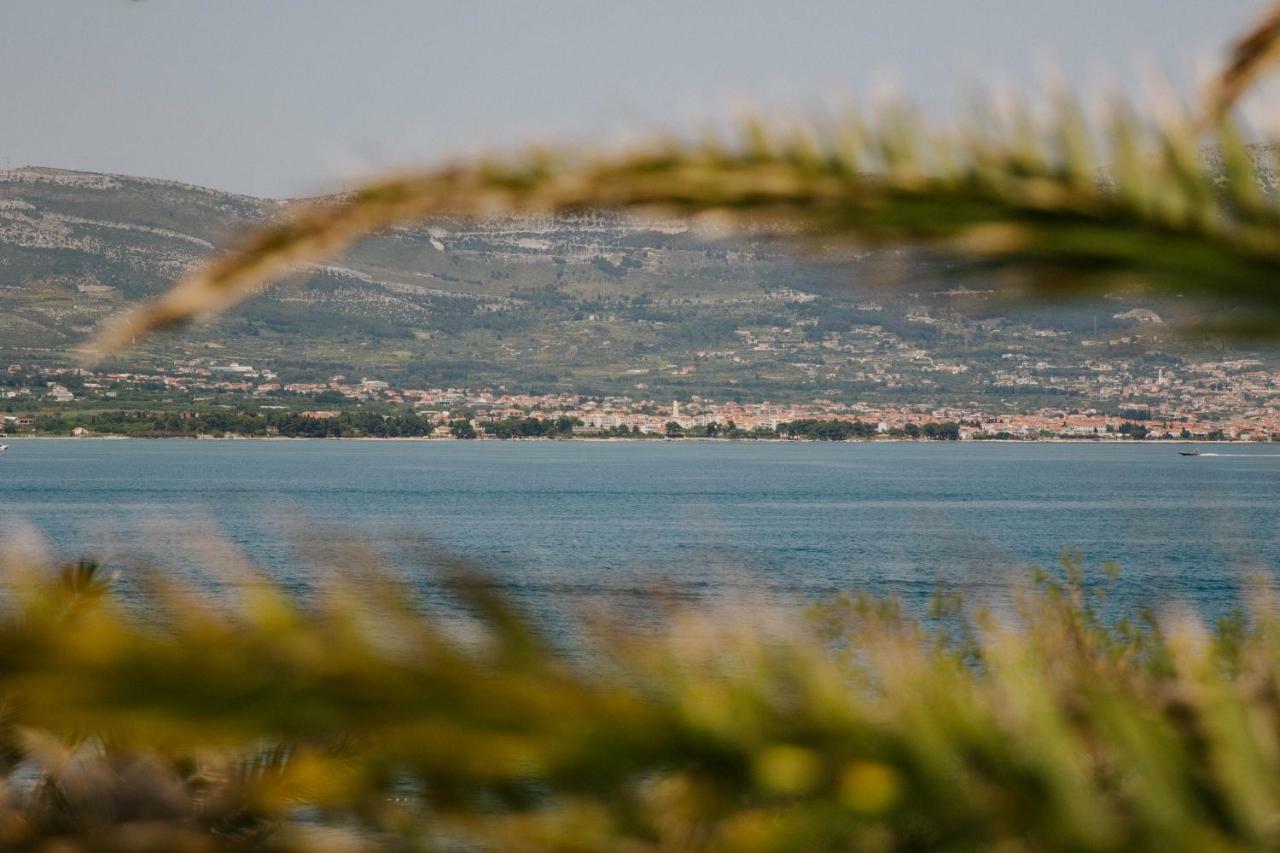 Hotel Vila Tina Arbanija Bagian luar foto