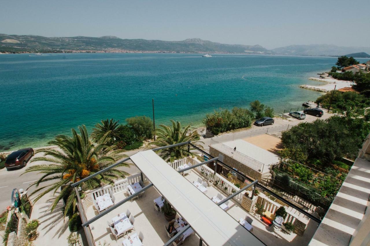 Hotel Vila Tina Arbanija Bagian luar foto